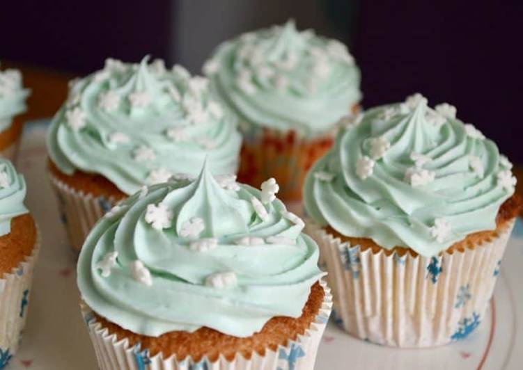 Step-by-Step Guide to Make Favorite Snowflake Cupcakes