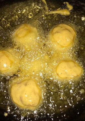 A picture of Aloo Vada.