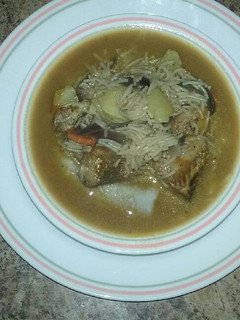 Una foto de Tiburón en caldo de verduras🐟🍅🍋🍄🌽🍲😍😍😙😙😋😋