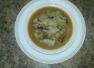Una foto de Tiburón en caldo de verduras🐟🍅🍋🍄🌽🍲😍😍😙😙😋😋