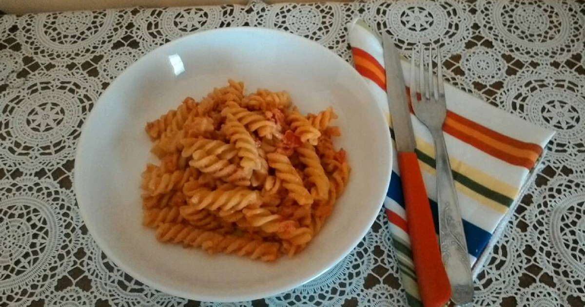 Pasta Con Crema De Morrones Rojos Receta de Claudia R. Pesci- Cookpad