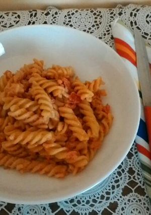 Una foto de Pasta con crema de Morrones rojos