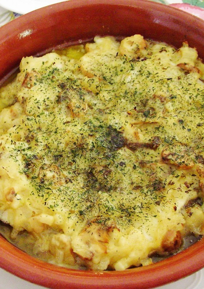 Una foto de Merluza en salsa verde y champiñones al horno