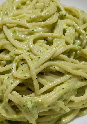 Una foto de Espagueti verde con queso philadelphia