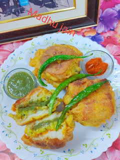 स्ट्रीट फूड स्टाइल उल्टा वड़ा पाव (Street food style ulta vada pa रेसिपी मुख्य फोटो