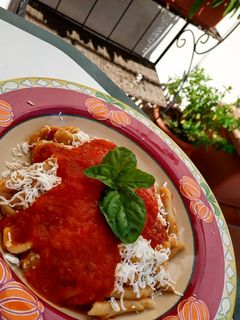 Foto di Orecchiette e pizzarieddi con pomodoro cacioricotta e basilico