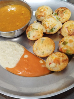 A picture of Moong dal Appe with Bell Peppers.