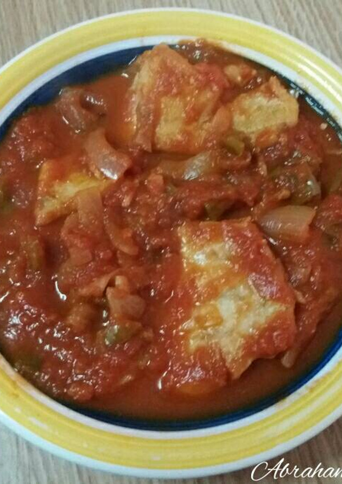 Una foto de Bacalao con tomate