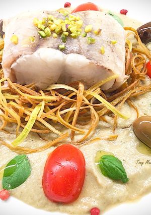 Foto di Coda di rospo con crema di melanzane e porro fritto