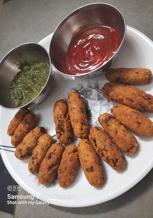 पोहे और बेसन का नाश्ता रेसिपी मुख्य फोटो