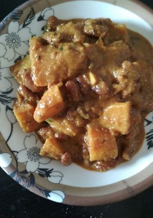 A picture of Kidney bean Potato curry.