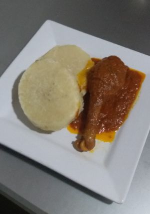 A picture of Chicken Stew and Boiled Yam.