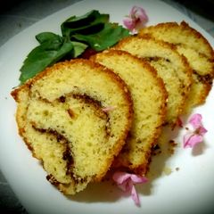 Kake stuffed with chocolate cookie powder, cinnamon, almonds A picture of Kake stuffed with chocolate cookie powder, cinnamon, almonds.