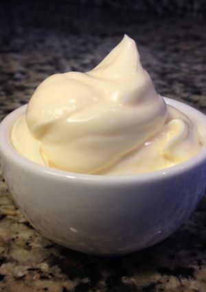 Una foto de Alioli casero de leche