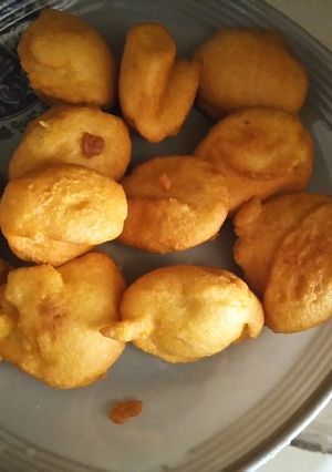 A picture of Kosai (beans cake).