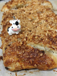 Una foto de Almendrado de hojaldre relleno de chocolate negro... ¡a pecar!