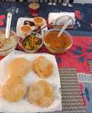 Bathuye ka Raita with poori and sabji