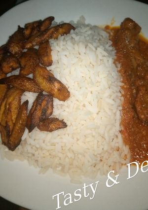 A picture of White Rice and Chicken Stew.