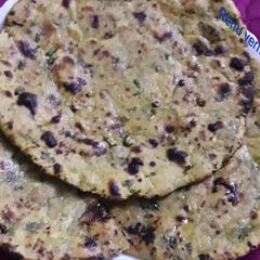 A picture of Mix Leafy missi roti.