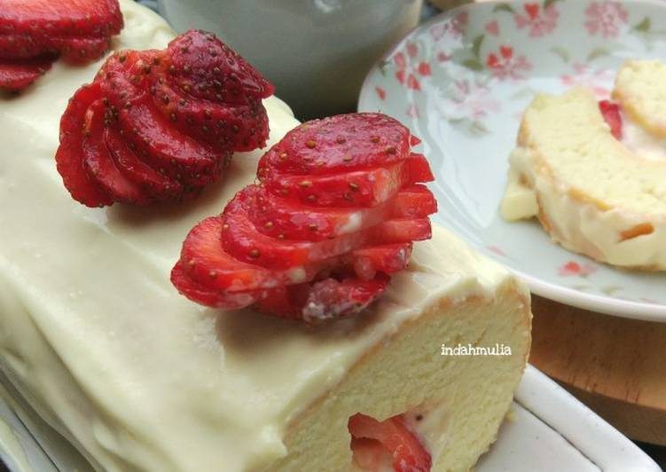 Swiss Roll with strawberry filling