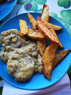 Una foto de Solomillo en salsa de mostaza (sin nata) y patatas deluxe al horno