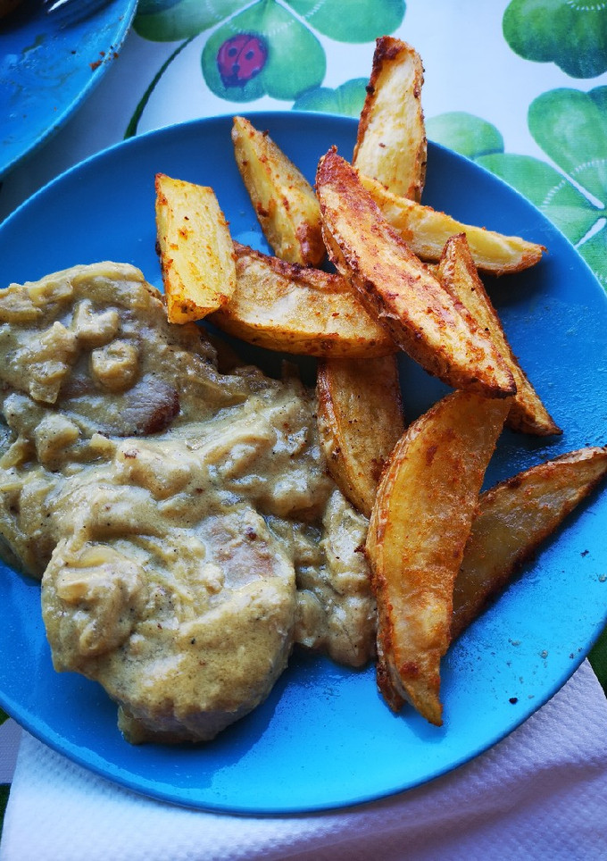 Una foto de Solomillo en salsa de mostaza (sin nata) y patatas deluxe al horno