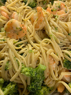 A picture of Linguine Shrimp & Broccoli.
