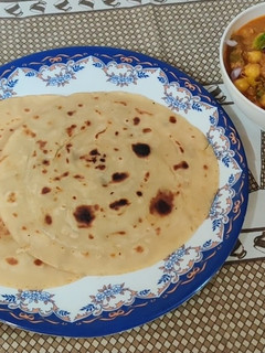 மாவுபிசையாமல் எப்படி சப்பாத்தி செய்வது மற்றும் சென்னா மசாலா செய்முறை முக்கிய புகைப்படம்