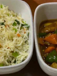 A picture of Chinese rice with boneless chicken.