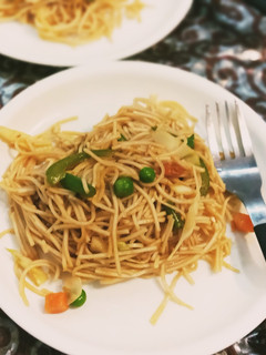 वेज चाऊमिन (Veg Chowmien recipe in Hindi) रेसिपी मुख्य फोटो