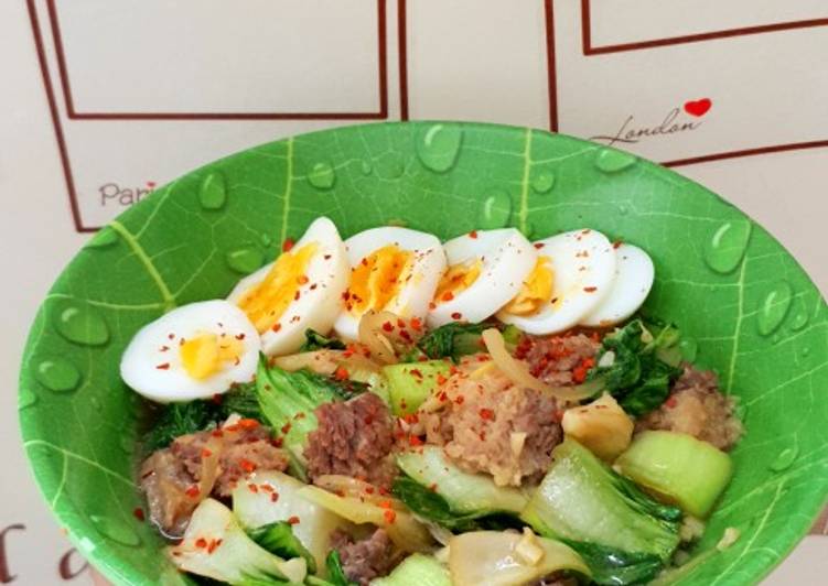 Langkah Mudah Menyiapkan Cha pak-choi sapi &amp; soft boiled egg Enak Banget