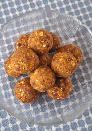 Una foto de Bolitas de zanahoria con nuez (sin horno)