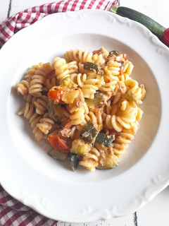 Foto di Fusilli con zucchine, tonno e pomodorini