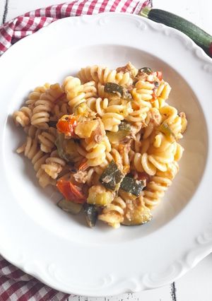 Foto di Fusilli con zucchine, tonno e pomodorini