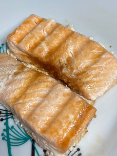 Una foto de Salmón en grill Lékué