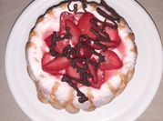 Une photo de vitpris charlotte aux fraises