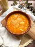 Fideos con alubias y topping de levadura nutricional