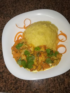 A picture of Mashedmatoke and vegetables curry #4week challenge.