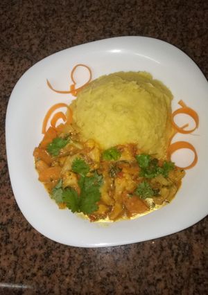 A picture of Mashedmatoke and vegetables curry #4week challenge.
