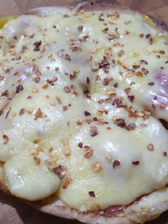 Una foto de Pizzeta en pan árabe o pan pita