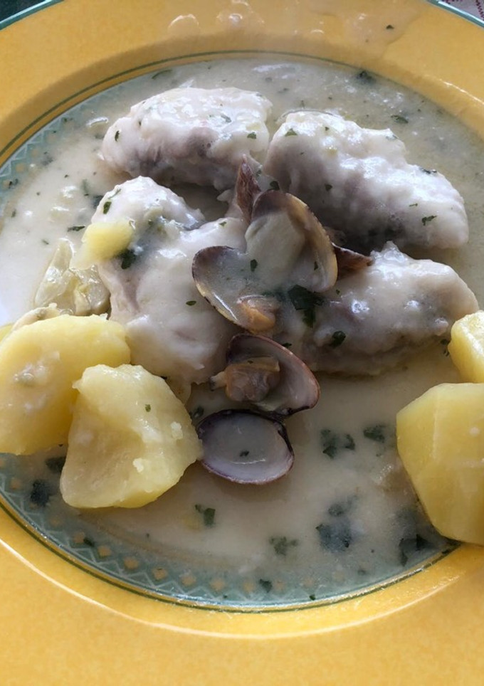 Una foto de Rape en salsa verde de espárragos con almejas
