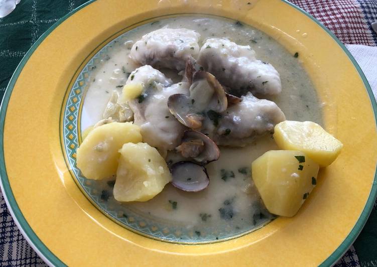Rape en salsa verde de espárragos con almejas