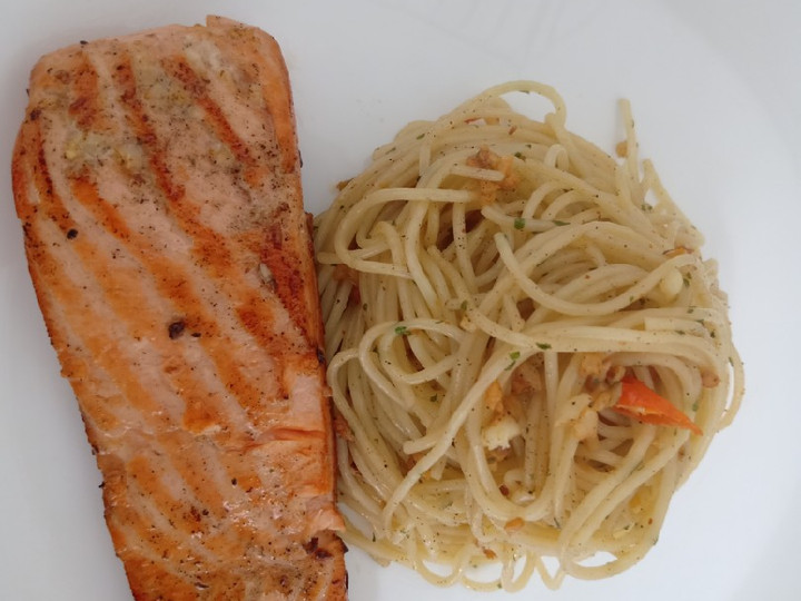 Resep Spaghetti Aglio Olio Salmon Grill, Menggugah Selera