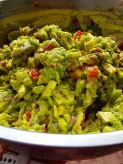 Una foto de Ensalada de palta con verduras