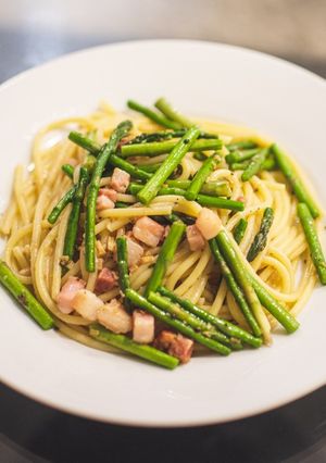 A picture of Pasta with wild asparagus and pancetta.