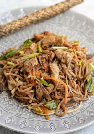 A picture of Chicken Chow Mein with Whole wheat noodles 🍜 🥢.