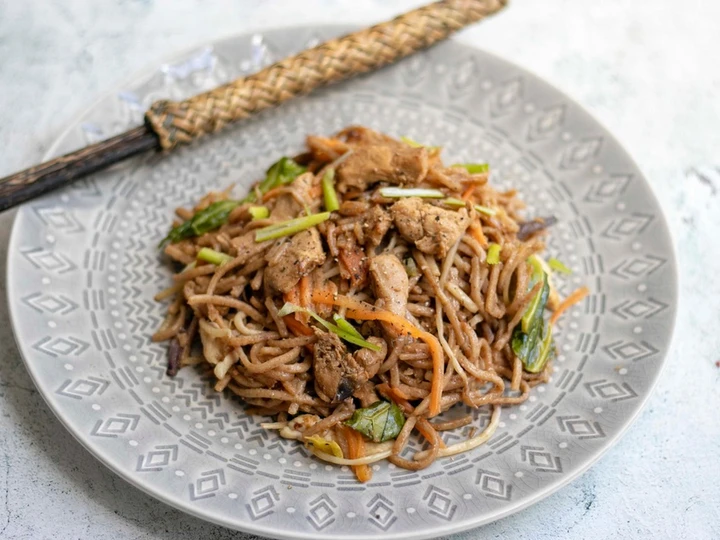 Easy Steps to Prepare Chicken Chow Mein with Whole wheat noodles 🍜 🥢 the So Delicious Tasty