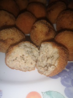 Una foto de Bolitas de cous cous, pollo y queso