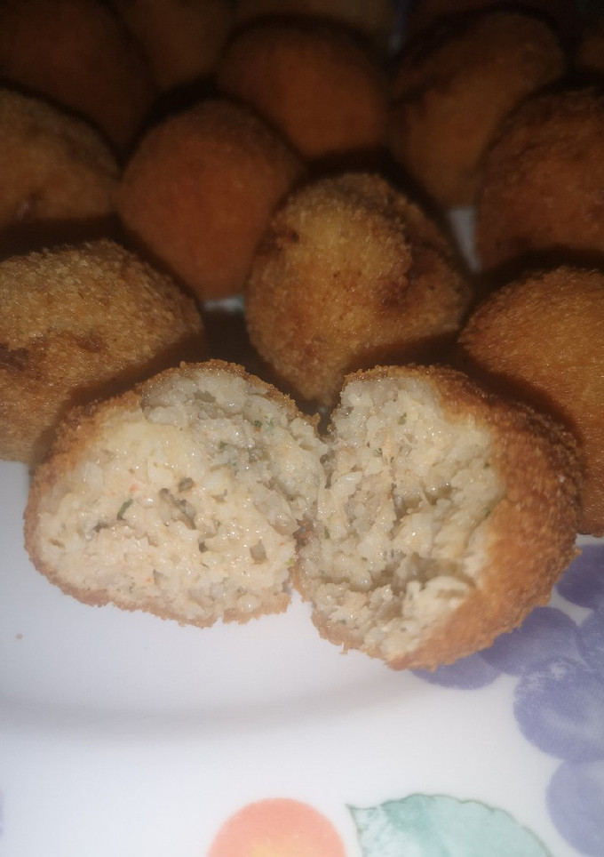 Una foto de Bolitas de cous cous, pollo y queso