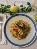 Spaghetti scampi asparagi e pomodorini